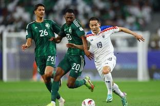 Cầu thủ Tajikistan: Chúng tôi mất 3 điểm, nhiều cơ hội không thể ghi bàn